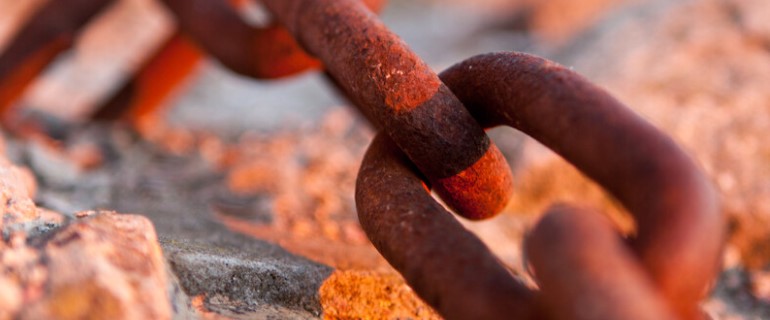 Macro chain link, rusted steel. marine environment old rusty iron chain_canstockphoto13264662 770x320